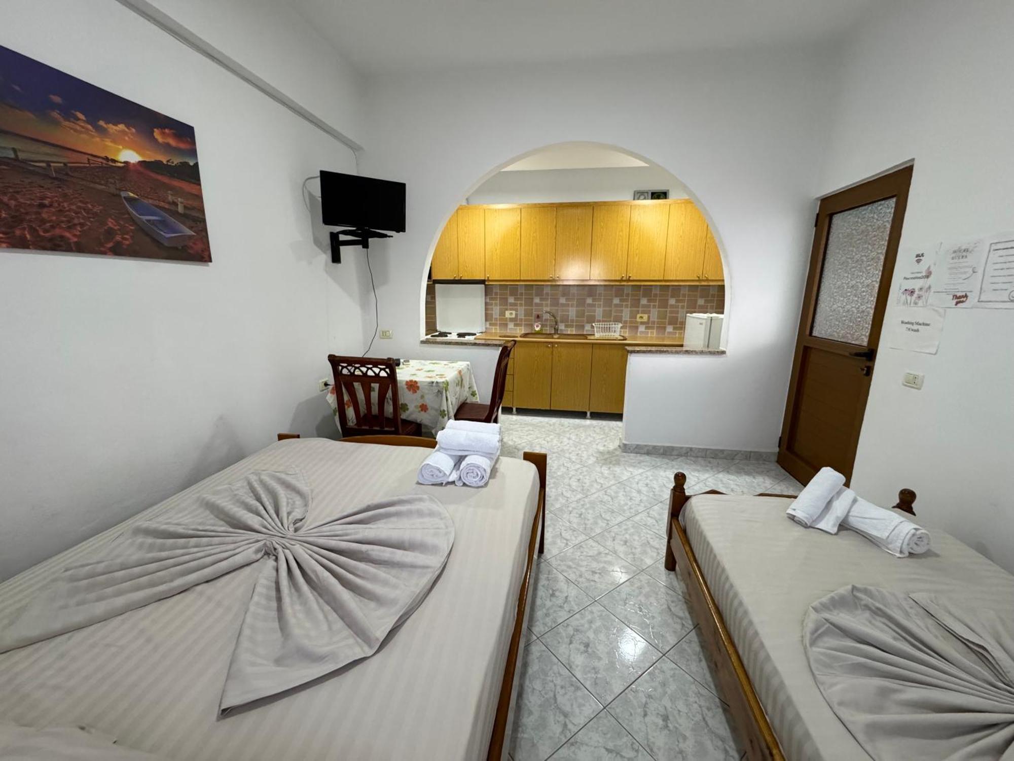 Holiday Rooms * Ksamil